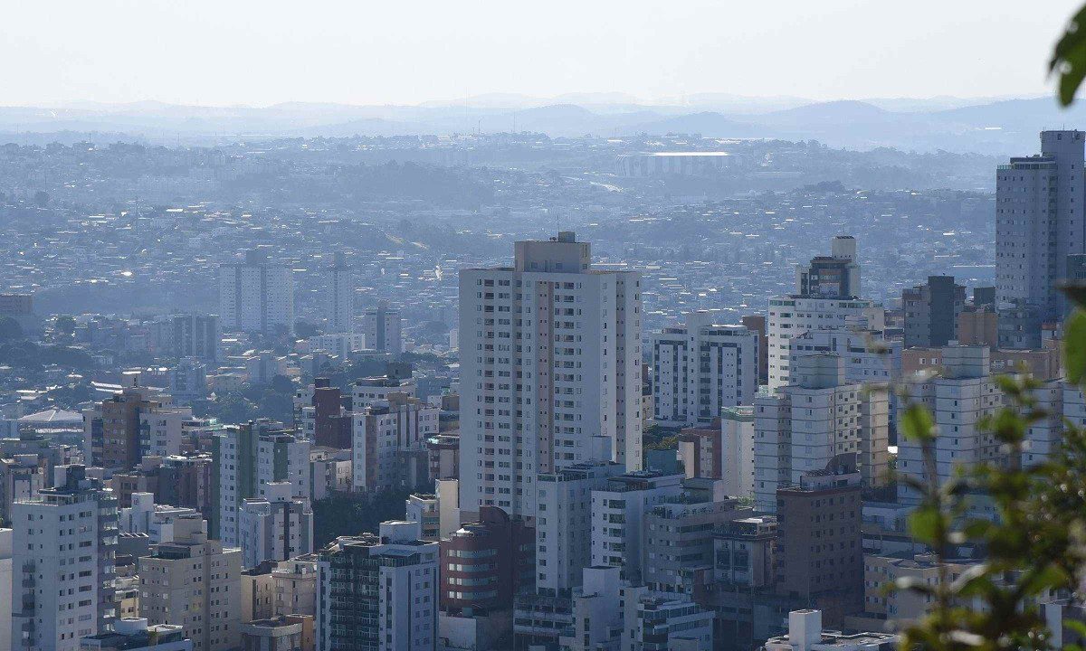 Problema afeta áreas mais altas do Bairro Buritis, em BH
- (crédito: Gladyston Rodrigues/EM/D.A. Press)