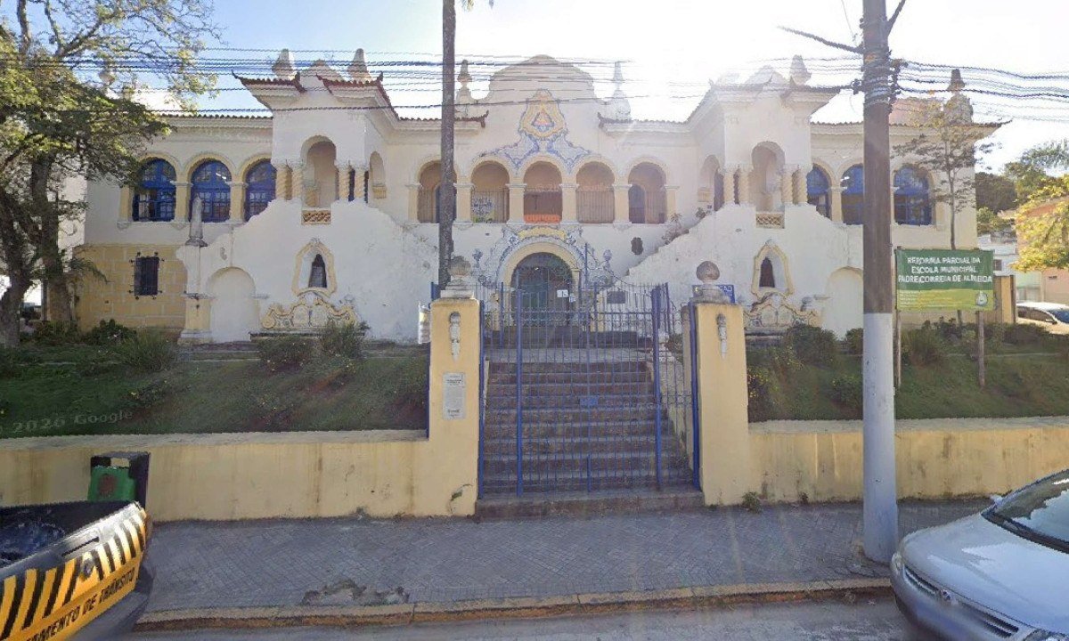 MP e PC investiga um caso de maus-tratos contra menino de 10 anos que foi obrigado pela diretora da Escola Padre Correia de Almeida, no Sul de Minas a beber a própria urina - (crédito: Google Street View/ Reprodução)