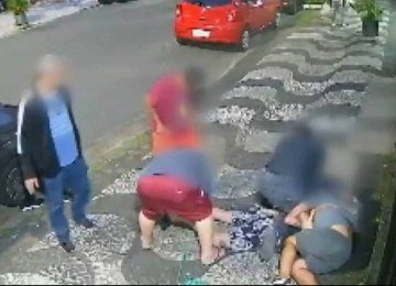 Homem morre por asfixia após ser imobilizado em Santos (SP), no dia 30 de julho  -  (crédito: Reprodução)