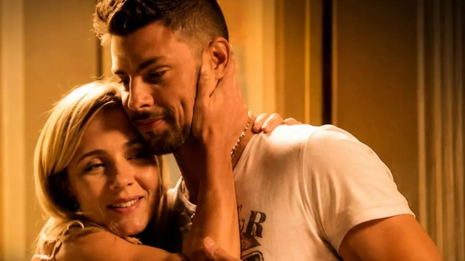 Cau&atilde; Reymond e Adriana Esteves em cena de 'Avenida Brasil'. Atores viveram Jorginho e Carminha, respectivamente -  (crédito: TV Globo / reprodu&ccedil;&atilde;o)