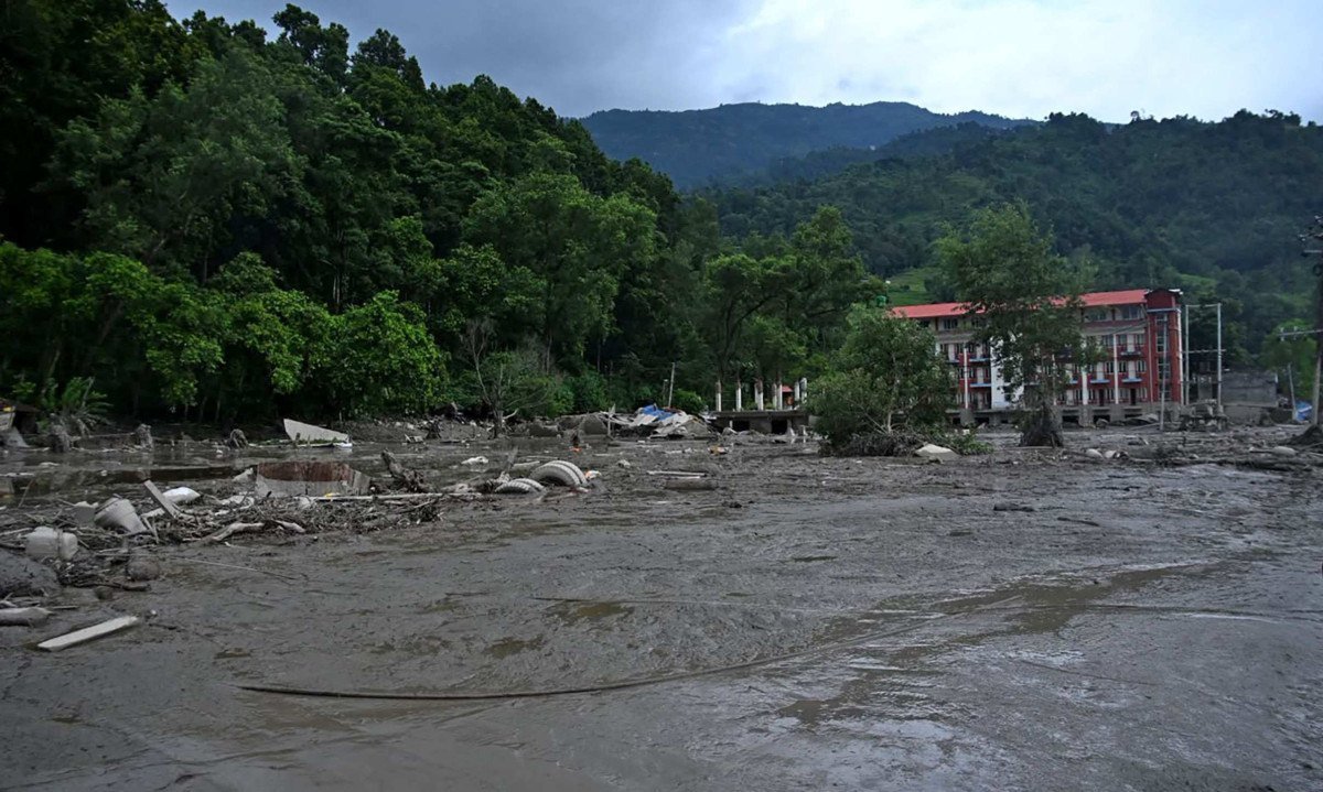 Deslizamento de terra no Tibete chinês é consequência de inundação no Nepal - (crédito: AFP)