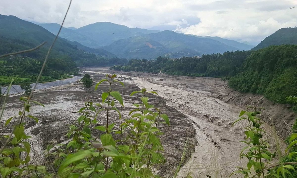 Inundação no Nepal deixou 384 turistas desaparecidos e 19 mortos - (crédito: AFP)