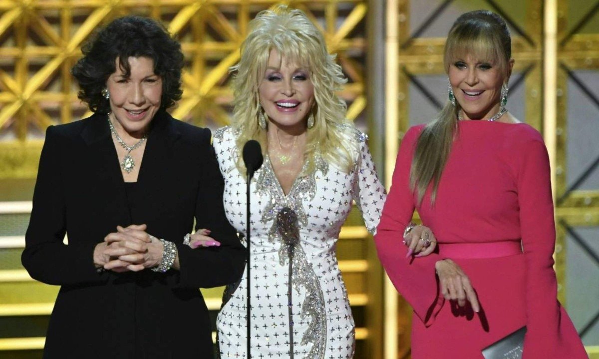 Lily Tomlin, Dolly e Jane Fonda se tornaram amigas nos bastidores de 'Como Eliminar Seu Chefe'
- (crédito: Frederic J. Brown/17.set.17/AFP)
