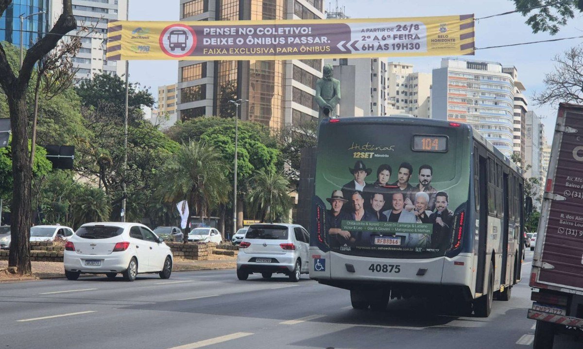 Faixas exclusivas para ônibus começaram a valer a partir desta quarta-feira (26/8) - (crédito: Jair Amaral/EM/DA Press)
