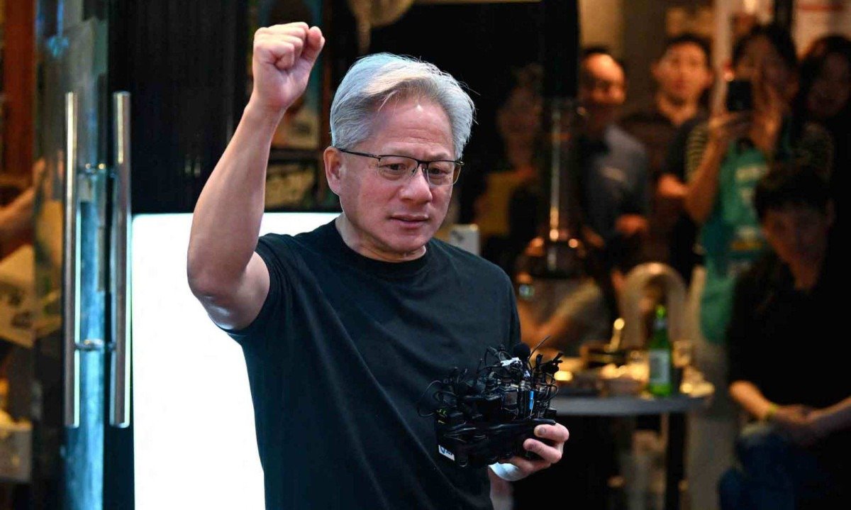 O CEO Nvidia, Jensen Huang, em estilo casual, de camiseta preta
 -  (crédito: Jung Yeon-je / AFP)