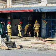 Vídeo: incêndio em Venda Nova já consumiu 400 mil litros de água - Edésio Ferreira/EM/D.A.Press