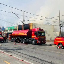 BH: incêndio em loja de móveis passa de 19 horas nesta quarta (26/8) - Edésio Ferreira/EM/D.A.Press