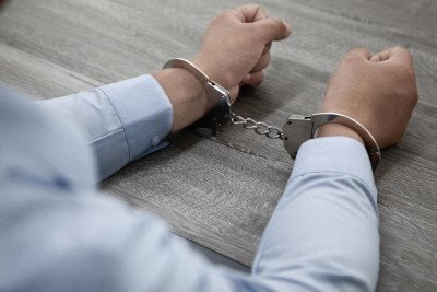 M&atilde;os algemadas representam a pris&atilde;o em flagrante de auditor fiscal por corrup&ccedil;&atilde;o passiva no Tocantins -  (crédito: FreePik)
