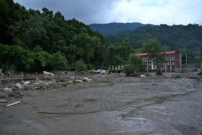 Deslizamento de terra no Tibete chinês é consequência de inundação no Nepal       -  (crédito:  AFP)