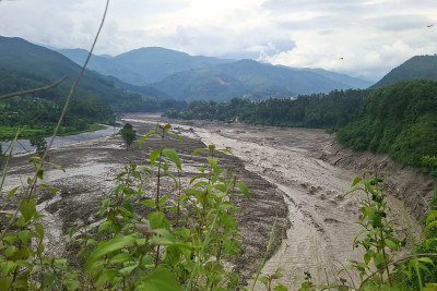 Inundação no Nepal deixou 384 turistas desaparecidos e 19 mortos       -  (crédito:  AFP)