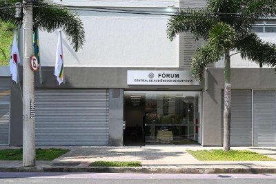O juiz Leonardo Vieira Rocha Damasceno atendeu a um pedido do Ministério Público e da defesa da suspeita e decidiu conceder a liberdade à mulher, sem pagamento de fiança -  (crédito: Gláucia Rodrigues / TJMG)