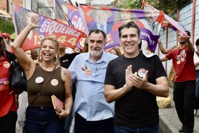 Patrus esteve acompanhado do vice, Jarbas Soares (PSB) e da candidata ao Senado Áurea Carolina (Psol) -  (crédito: Divulgação/Campanha Patrus)