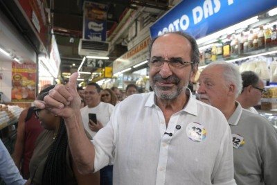 Kalil visita Mercado Central e diz que não fará 'papagaiada na internet' -  (crédito: Leandro Couri/Divulgação)