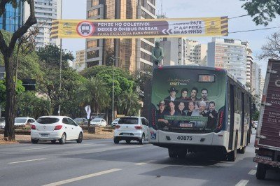 Faixas exclusivas para ônibus começaram a valer a partir desta quarta-feira (26/8) -  (crédito: Jair Amaral/EM/DA Press)