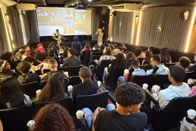 Belo Horizonte recebe carreta com cinema gratuito nesta quinta (27/8) até sábado (29/8) no Conjunto Habitacional IAPI, no Bairro São Cristóvão -  (crédito: MobiMovie DENSO/ Divulgação)
