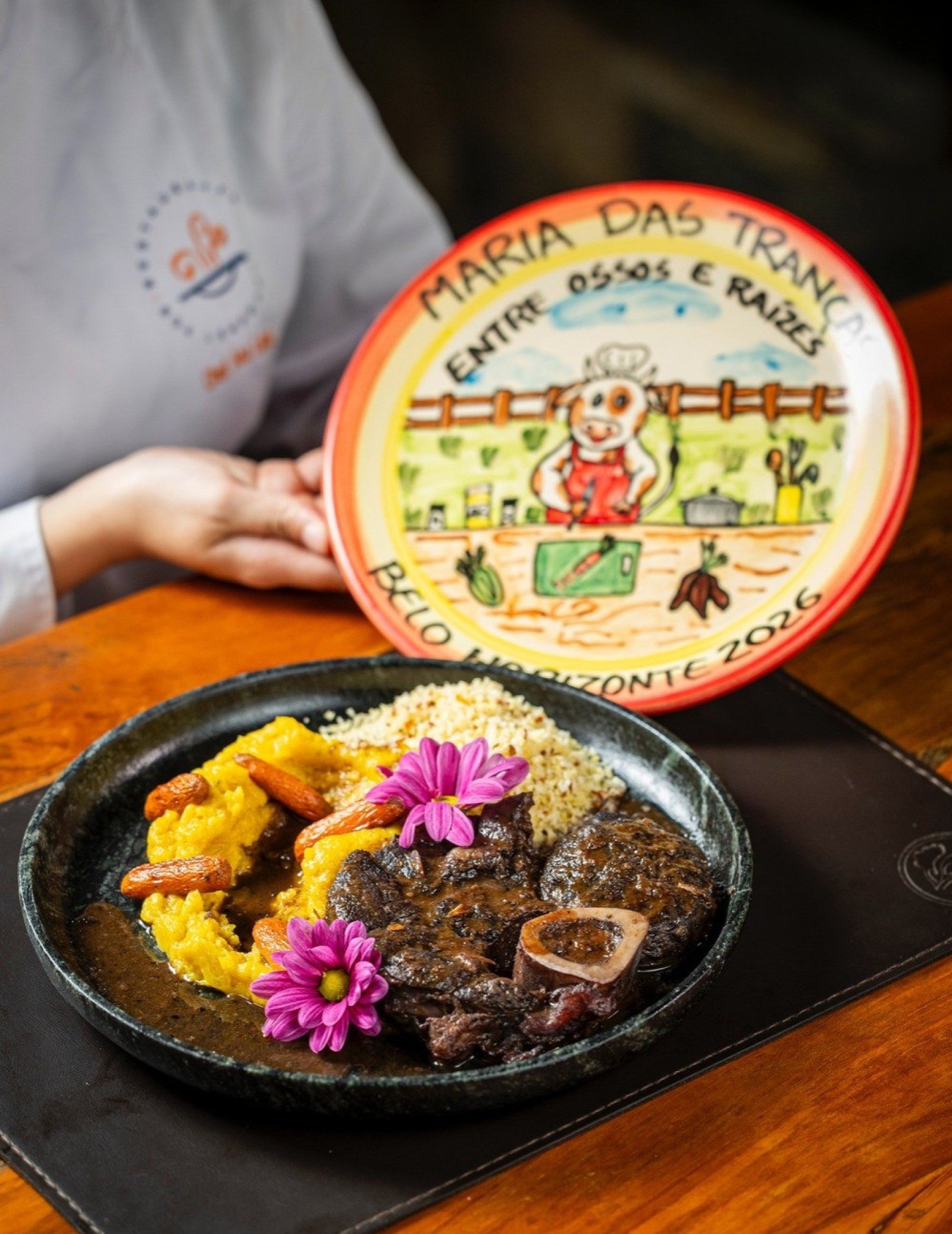 A cria&ccedil;&atilde;o com ossobuco e pur&ecirc; de mandioca marca a chegada de uma nova gera&ccedil;&atilde;o &agrave; cozinha do Maria das Tran&ccedil;as 