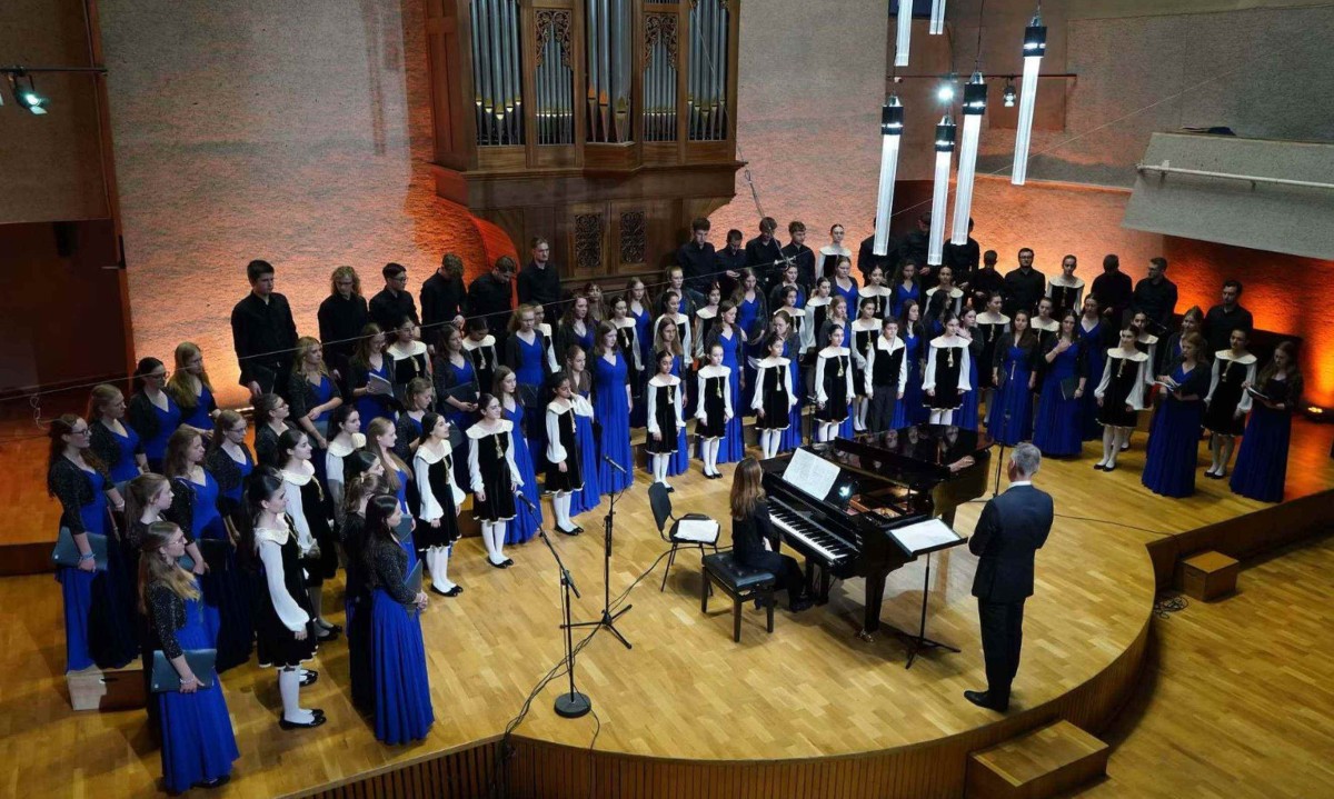 Coro de câmara juvenil Neuer Kammerchor Heidenheim, do colégio Schiller-Gymnasium, é formado por 60 alunos - (crédito: Divulgação)