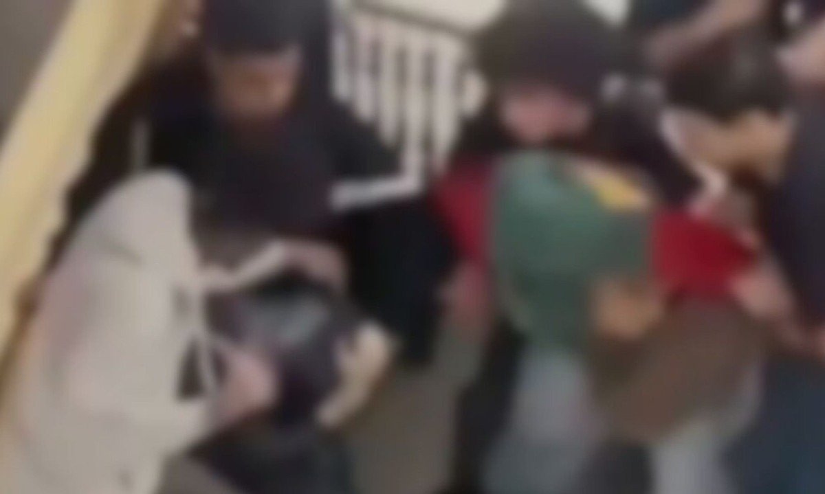 Aluno é agredido após suposta apologia ao nazismo em campus da UFRJ - (crédito: Tupi)