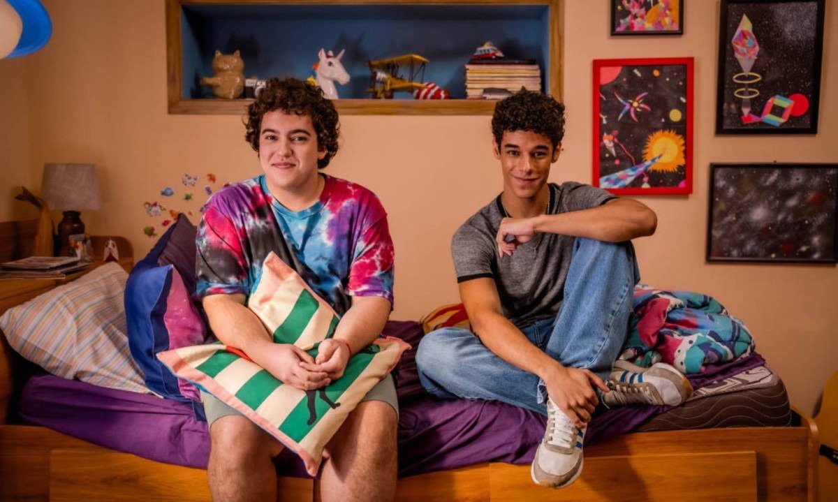 Miguel Lallo e Diego Lira no set de 'Quinze Dias', de Vitor Martins - (crédito: Laura Campanella /Divulgação)