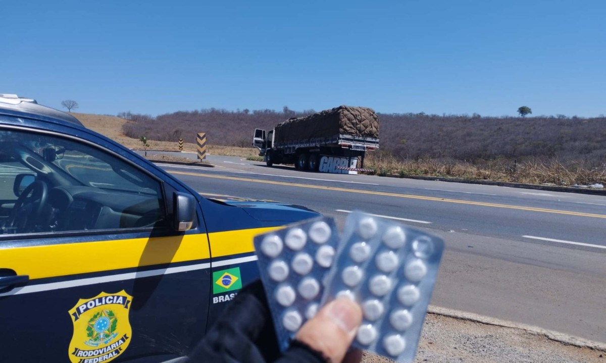37 comprimidos de ‘rebite’ são apreendidos na BR-251 - (crédito: PRF/Reprodução)