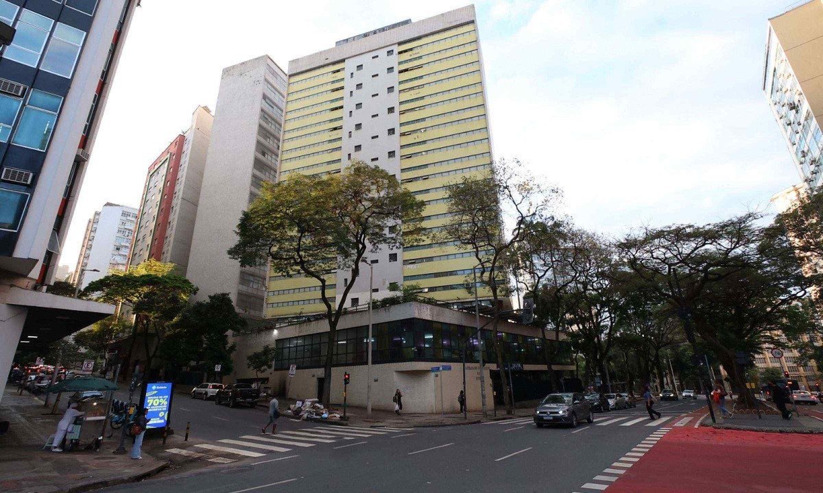 Alunos questionam problemas estruturais, principalmente de bebedouros e elevadores, na Faculdade de Direito da UFMG - (crédito: Marcos Vieira/EM/D.A. Press)