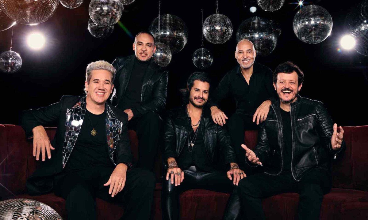 Originalmente chamada Jay Quest, a banda mudou seu nome para Jota Quest por sugestão de Tim Maia, de quem os mineiros gravaram a música "Dance enquanto é tempo", em seu primeiro disco, de 1996 - (crédito: Fernando Young/Divulgação)