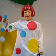 Yayoi Kusama, artista japonesa famosa por bolinhas, morre aos 97 anos -  AFP
