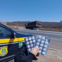 Caminhoneiros são flagrados com 37 comprimidos de ‘rebite’ na BR-251 - PRF/Reprodução