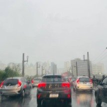 Chuva e frio continuam em BH? Confira a previsão para esta terça (8) - Edésio Ferreira/EM/D.A.Press