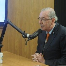 Flávio Bolsonaro pede votos a Eduardo Cunha: 'Aquele que derrubou Dilma' - Alexandre Guzanshe/EM/D.A Press