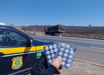 37 comprimidos de ‘rebite’ são apreendidos na BR-251 -  (crédito: PRF/Reprodução)