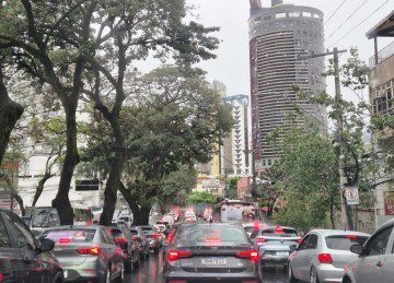 Manhã de chuva tem acidentes e trânsito travado em vários pontos de BH -  (crédito: Jair Amaral/EM/D.A.Press)