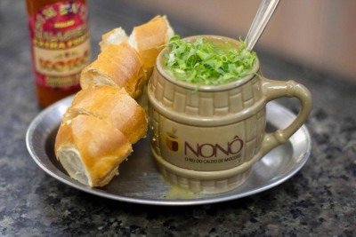 Prato do NonÃŽ â?? O rei do caldo de mocotÃ³ Ã© um dos destaques do ViradÃ£o GastronÃŽmico -  (crédito: Fabio Gruppi/DivulgaÃ§Ã£o)