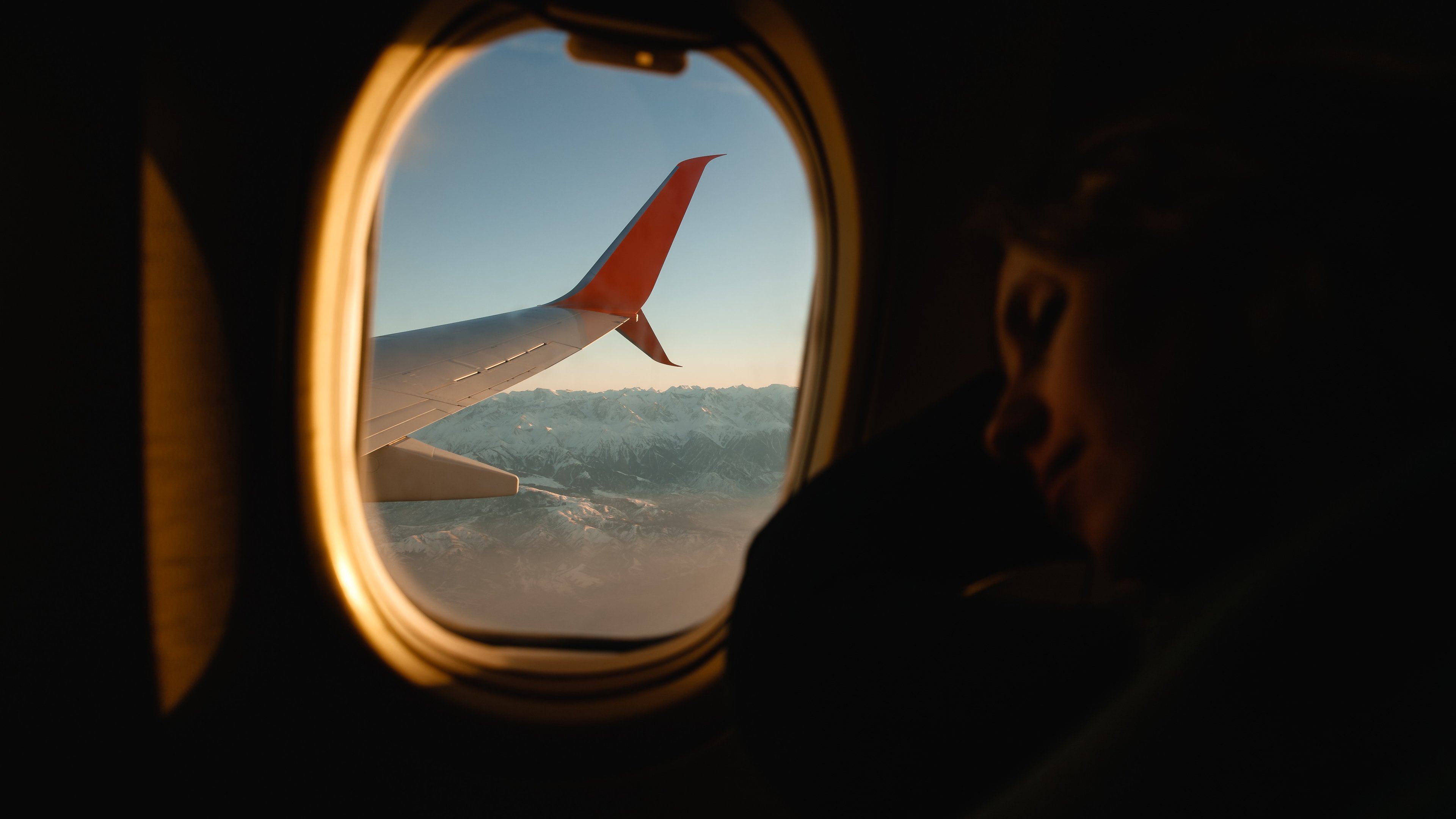 A viagem a&eacute;rea pode ser impactada por atrasos e cancelamentos, exigindo que o passageiro conhe&ccedil;a seus direitos -  (crédito: Freepik)