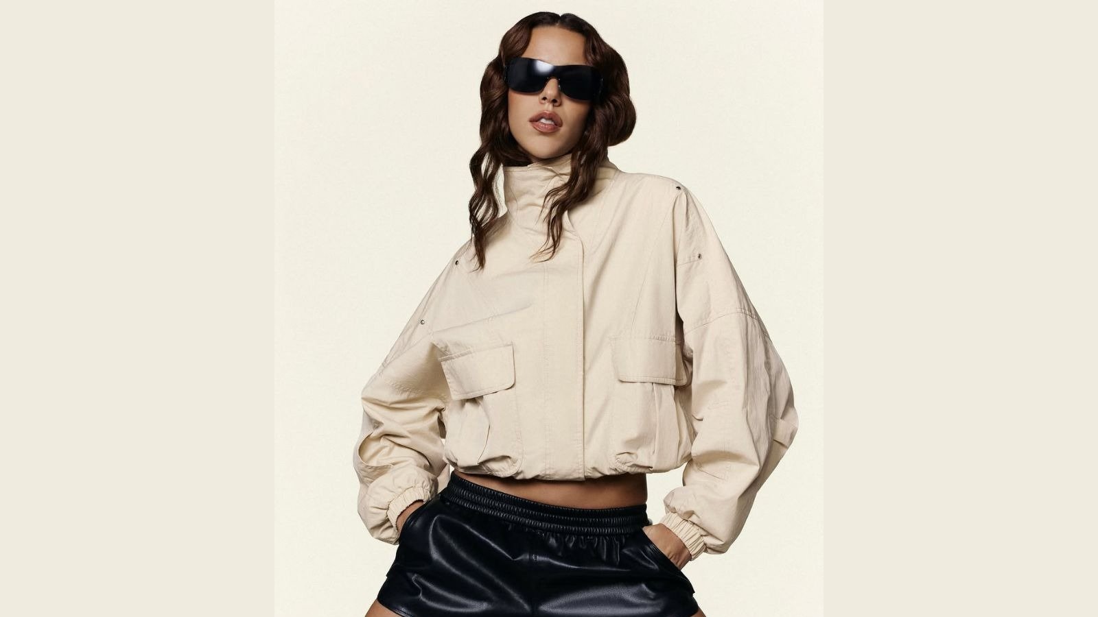 Marina Sena em look da cole&ccedil;&atilde;o c&aacute;psula Bershka Music, unindo o esp&iacute;rito bo&ecirc;mio com elementos funcionais da parceria -  (crédito: Bershka / divulga&ccedil;&atilde;o)