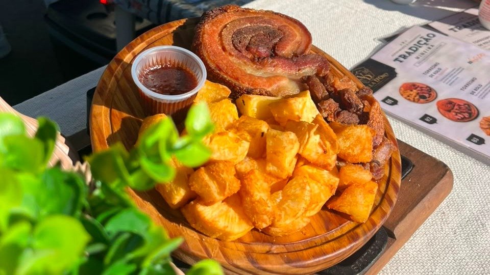 Sabores como o torresmo de rolo est&atilde;o entre as op&ccedil;&otilde;es gastron&ocirc;micas para o p&uacute;blico do Festival T&ocirc; de Bacon a Vida -  (crédito: Marcos Nascimento)