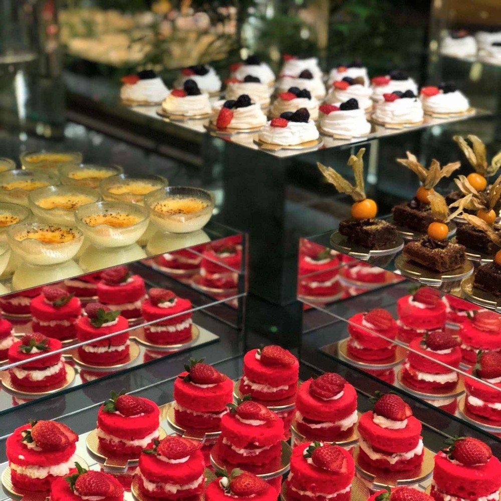 Mesa de doces do Mari&acirc;ngela Buffet