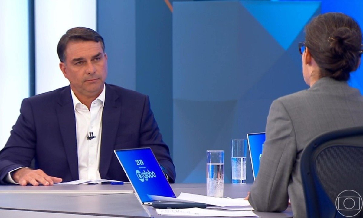 Flávio Bolsonaro foi escolhido pelo pai, o ex-presidente Jair Bolsonaro, para ser candidato a presidente
- (crédito: Reprodução/TV Globo)
