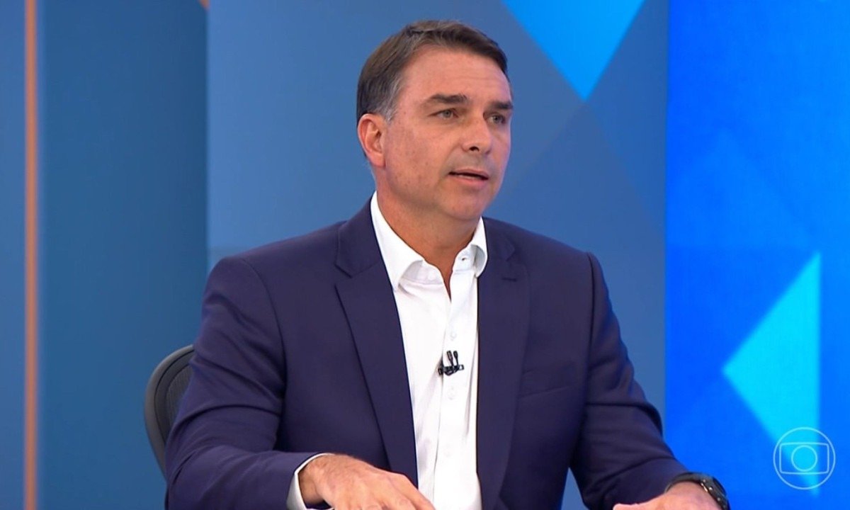Flávio Bolsonaro foi escolhido pelo pai, o ex-presidente Jair Bolsonaro, para ser candidato a presidente
- (crédito: Reprodução/TV Globo)