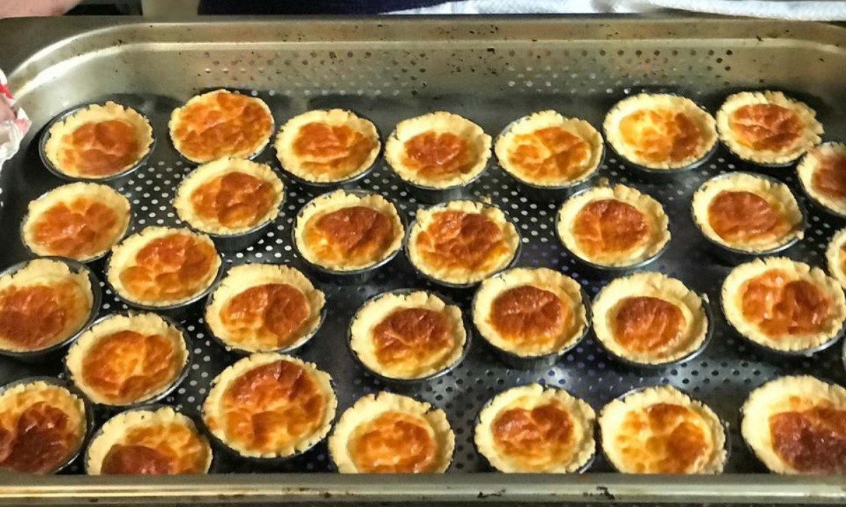 Vovó Marocas, a das empadinhas de queijo mais deliciosas do mundo, conheci já velhinha (mesmo não sendo tão idosa assim), sempre de coque e casaquinho, pois tinha medo de vento nas costas       -  (crédito: Juliana Duarte/Divulgação)