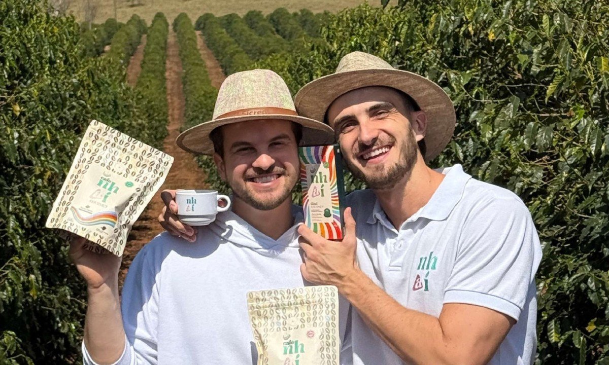 Felipe e Tiago criaram o Café Nhaí, um café voltado para o público LGBT+ - (crédito: Arquivo pessoal)