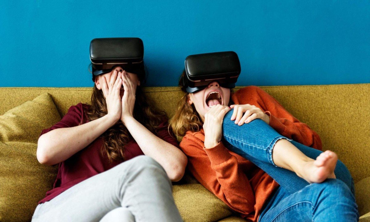 Jogos e outras formas de entretenimento digital também podem funcionar como espaços de interação e convivência - (crédito: Magnific)