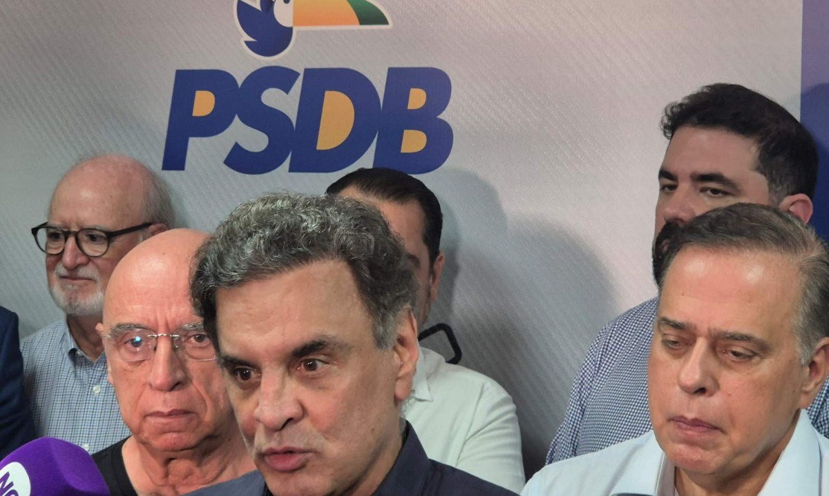 Aécio Neves (PSDB) em coletiva de imprensa nesta sexta-feira (28/8) - (crédito: Jair Amaral/EM/D.A. Press)