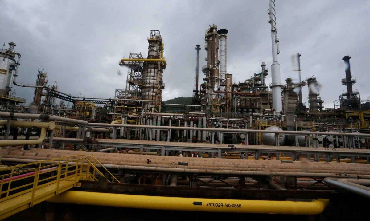 A Regap conta, desde 1994, com unidade de coqueamento retardado para produzir coque -  (crédito: Edésio Ferreira/EM/D.A Press.)