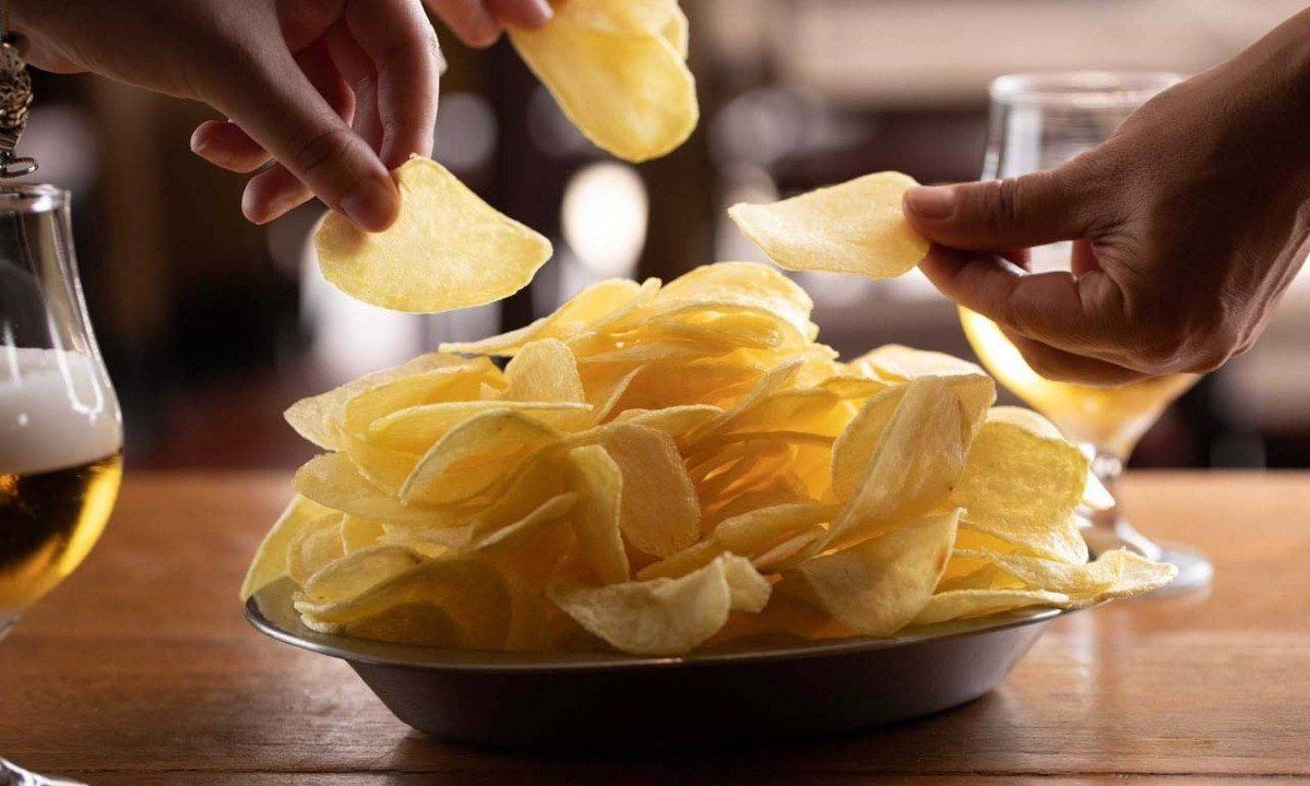 A batata frita portuguesa &eacute; o que mais faz sucesso entre os clientes do Taberna Baltazar que querem dividir pratos 