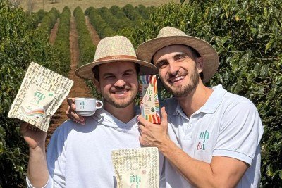 Felipe e Tiago criaram o Café Nhaí, um café voltado para o público LGBT+ -  (crédito: Arquivo pessoal)
