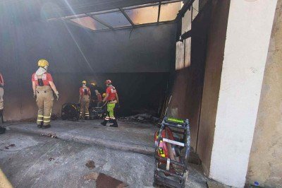 Rescaldo de inc&ecirc;ndio em estabelecimento comercial no Bairro Rio Branco, na Regi&atilde;o de Venda Nova, em Belo Horizonte, j&aacute; est&aacute; no terceiro dia -  (crédito: CBMMG/Divulga&ccedil;&atilde;o)