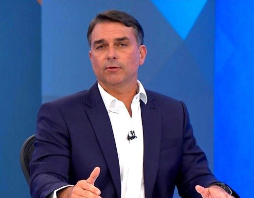 Flávio Bolsonaro sobre Dark Horse: 'Todo o patrocínio que foi feito no filme foi usado no filme' -  (crédito: Reprodução/TV Globo)