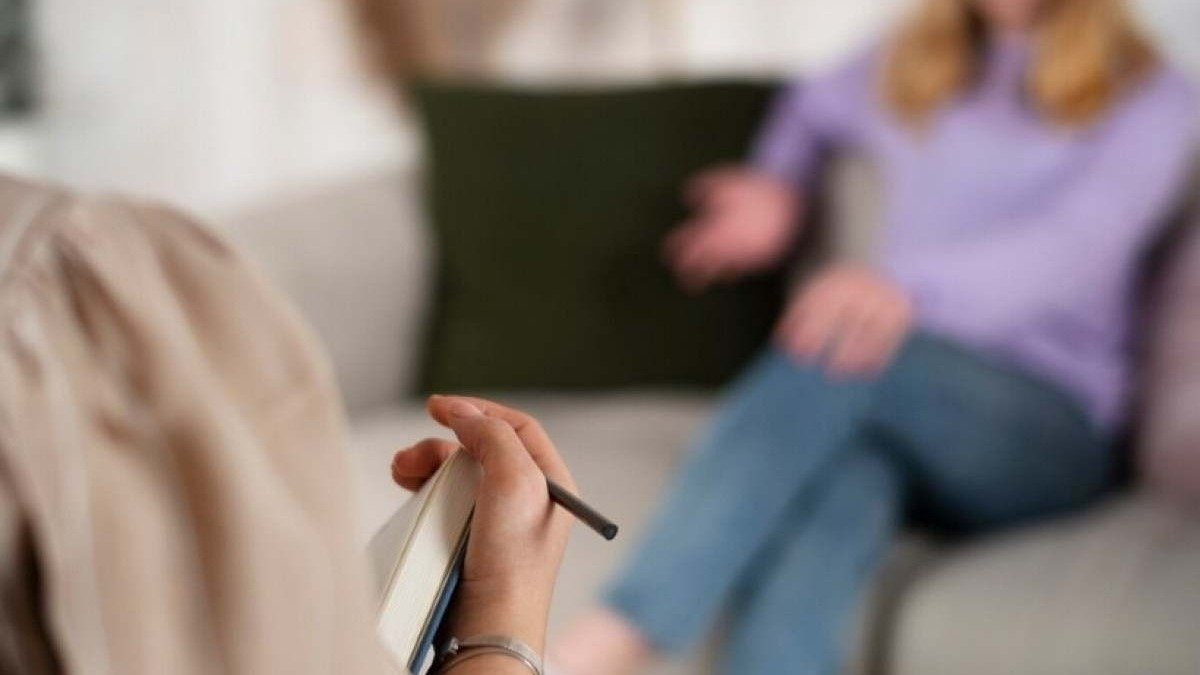 Profissionais dos CAPS oferecem escuta e acolhimento em servi&ccedil;os de sa&uacute;de mental gratuitos pelo SUS -  (crédito: Freepik)