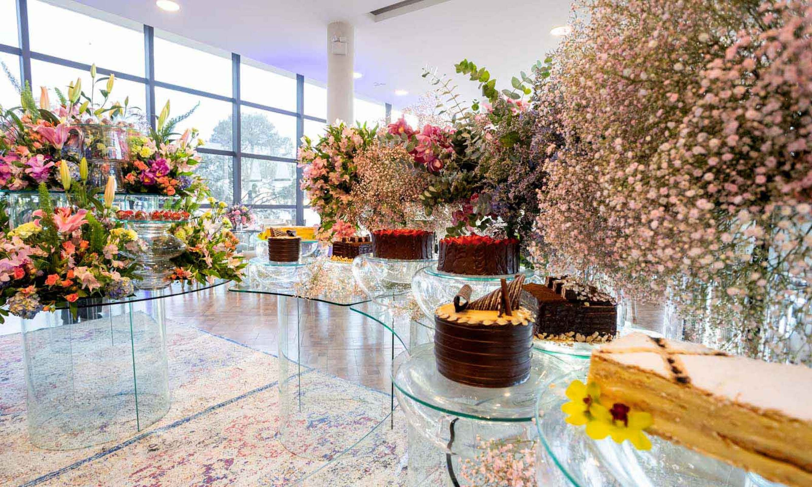 Buffets se reinventam e transformam comida em decoração e entretenimento